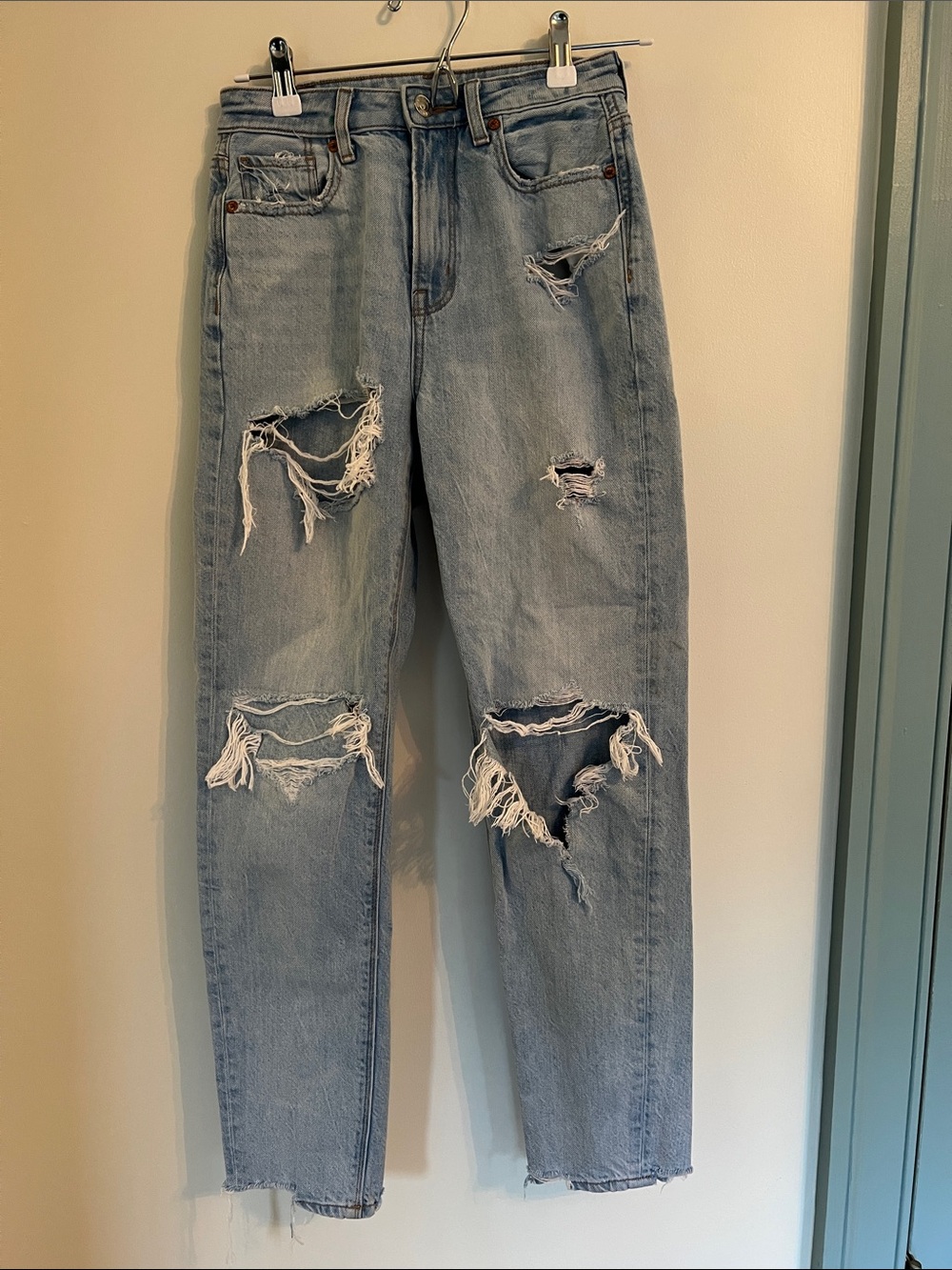 American Eagle Outfitters Light Blue Distressed Mom Jeans